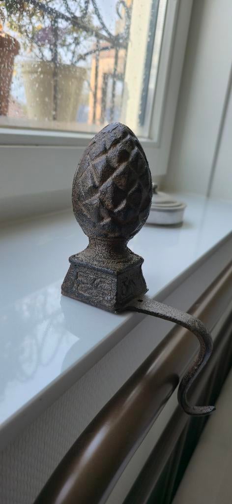 IJzeren dennenappel met haak - Loberon, Ophalen of Verzenden