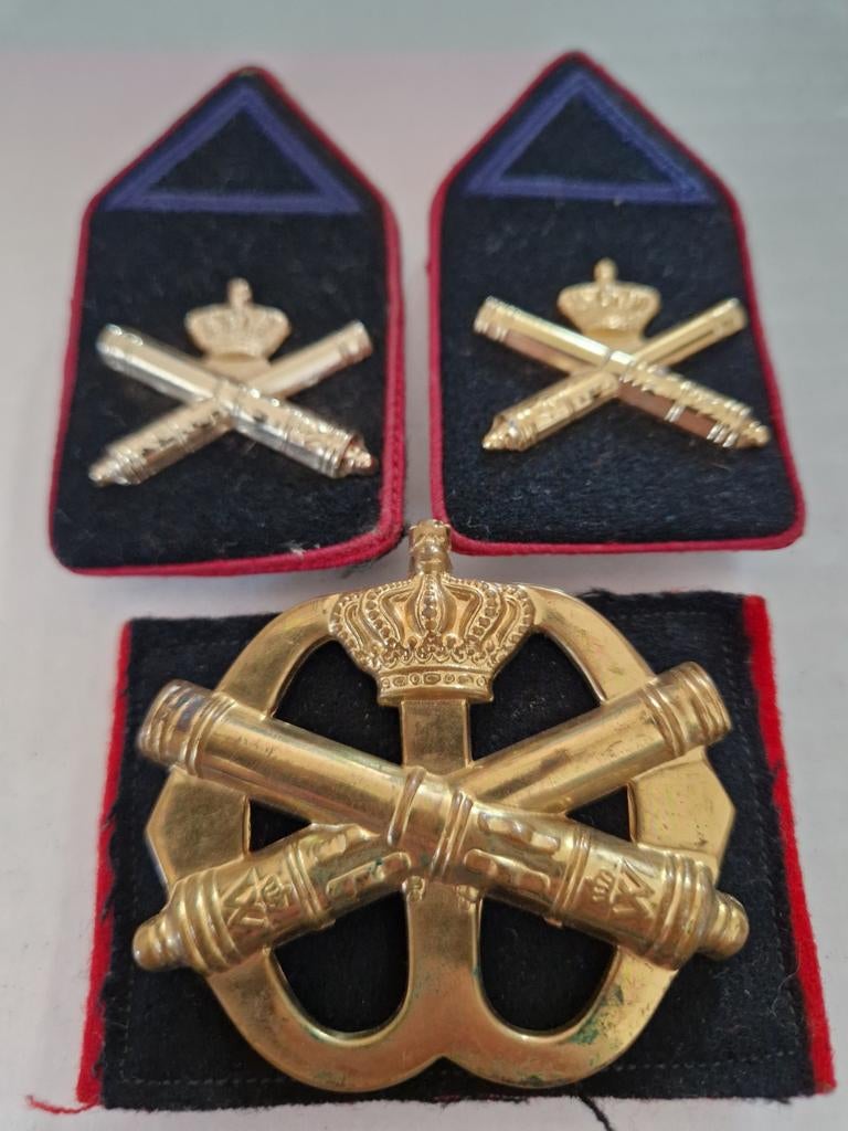 Baretembleem artillerie, Verzamelen, Ophalen of Verzenden, Landmacht, Nederland, Embleem of Badge