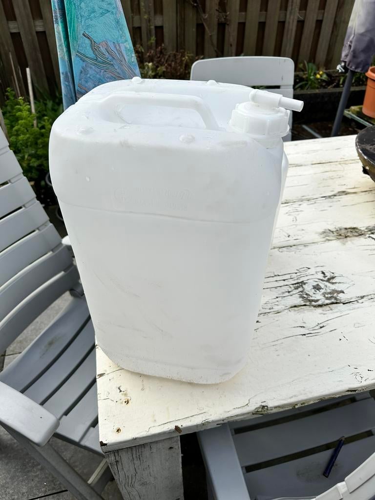 Jerrycans, Minder dan 75 liter, Ophalen, Zo goed als nieuw