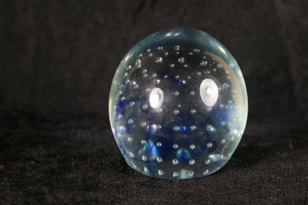 Glazen presse papier gemerkt, Ophalen of Verzenden