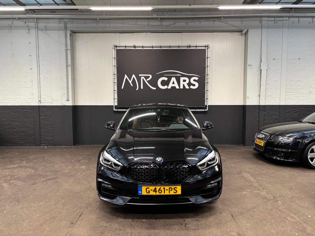 BMW 1-serie 118i Executive Edition Camera/leder, Gebruikt, Zwart, Bedrijf, 3 cilinders