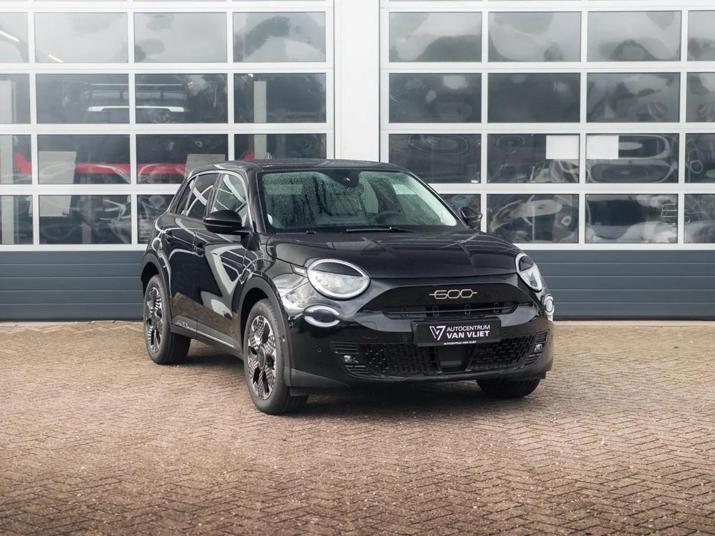 Fiat 600 La Prima 54 kWh € 29.990,00, Automaat, Gebruikt, Overige modellen, 156 pk