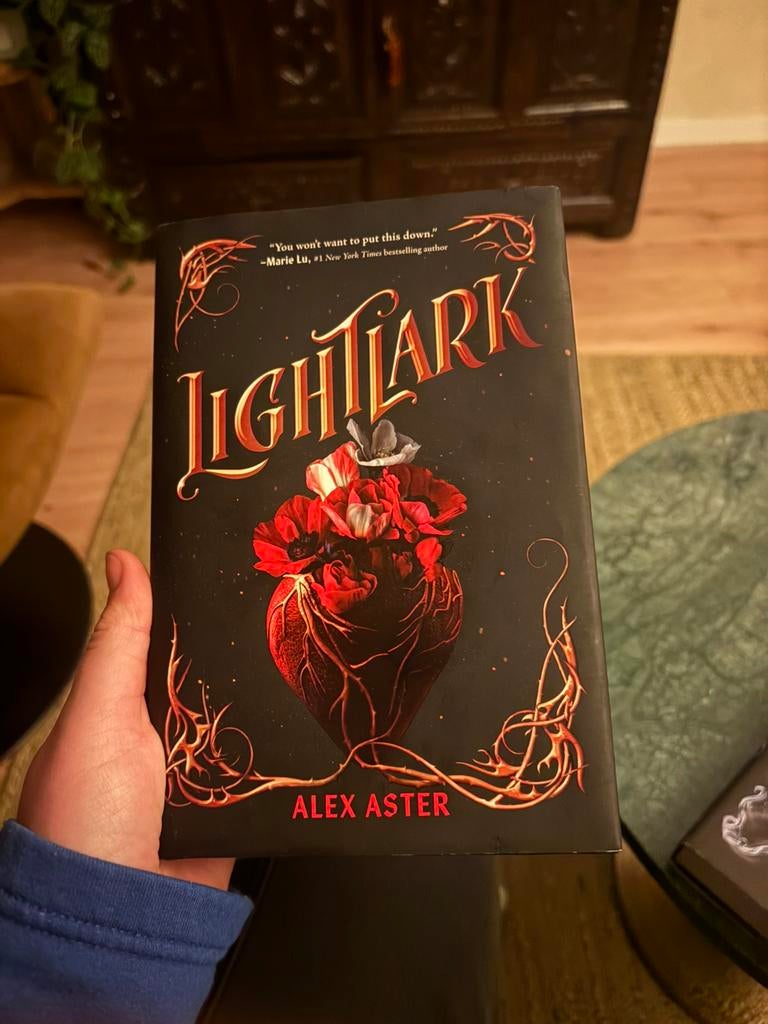 Lighlark van Alex Aster, Ophalen of Verzenden, Zo goed als nieuw