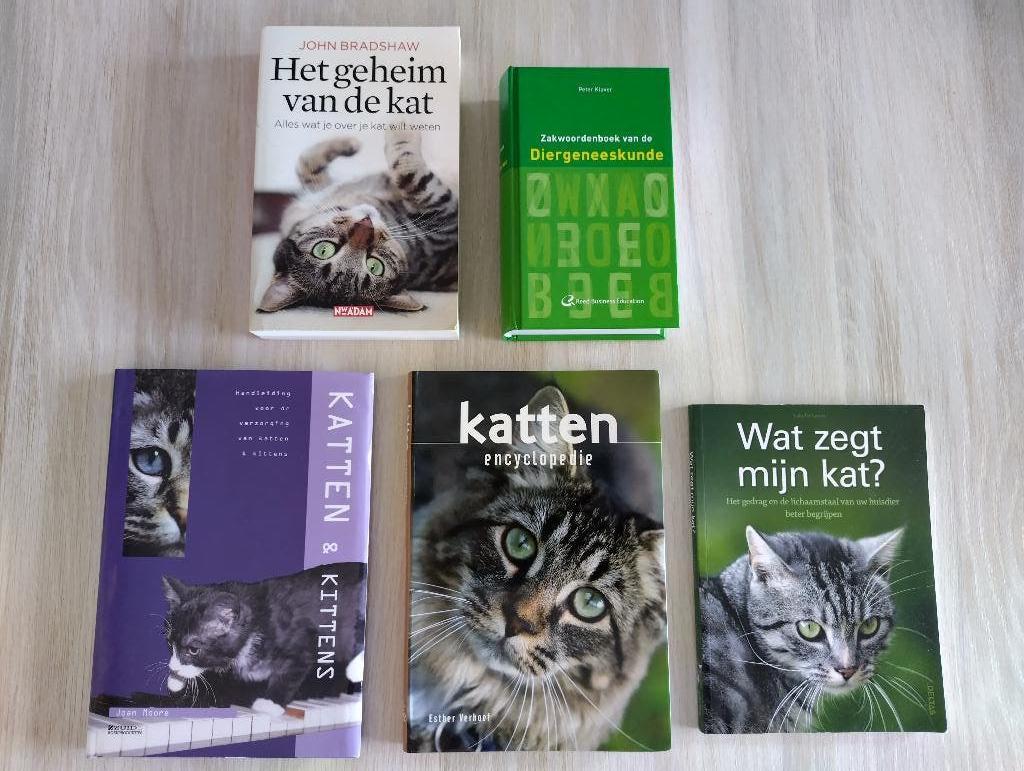 5 boeken over katten en kittens en hun verzorging 50 euro !, Ophalen, Zo goed als nieuw