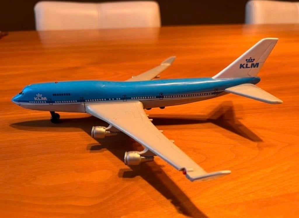 KLM Boeing 747 modelvliegtuig met uitklapbare wielen, Overige merken, Gebruikt, Ophalen of Verzenden, Groter dan 1:72