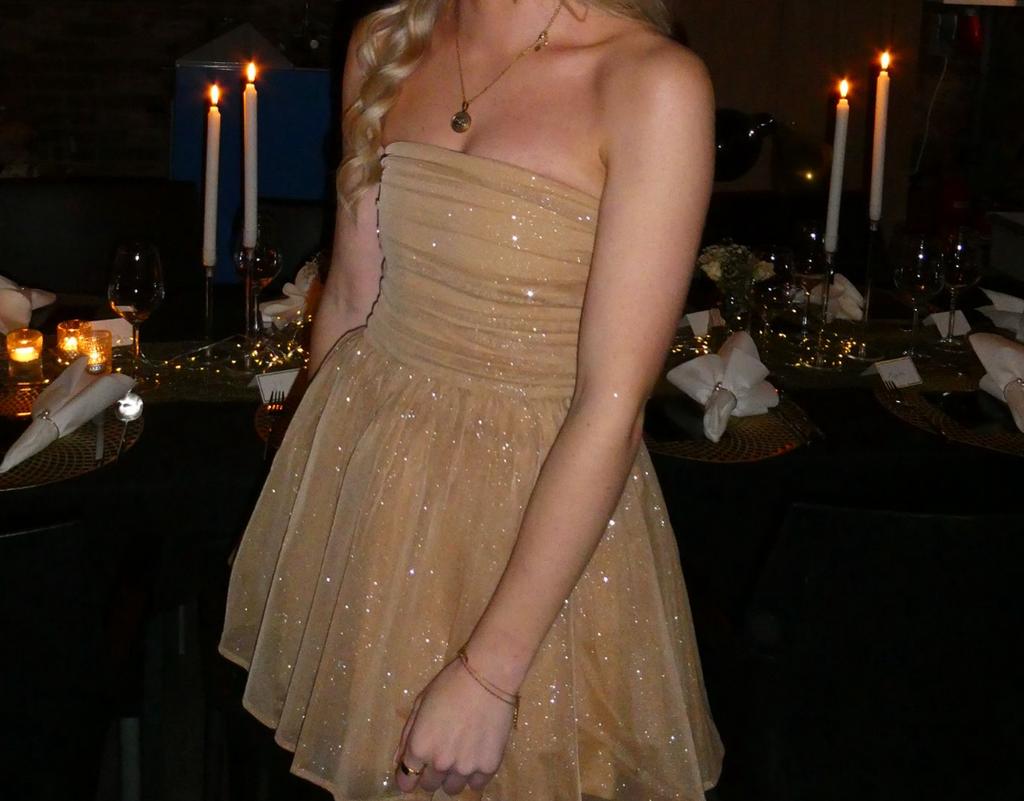 Babyboo jurk goud met glitter maat XS, Kleding | Dames, Overige kleuren, Ophalen of Verzenden, Maat 34 (XS) of kleiner, Gedragen