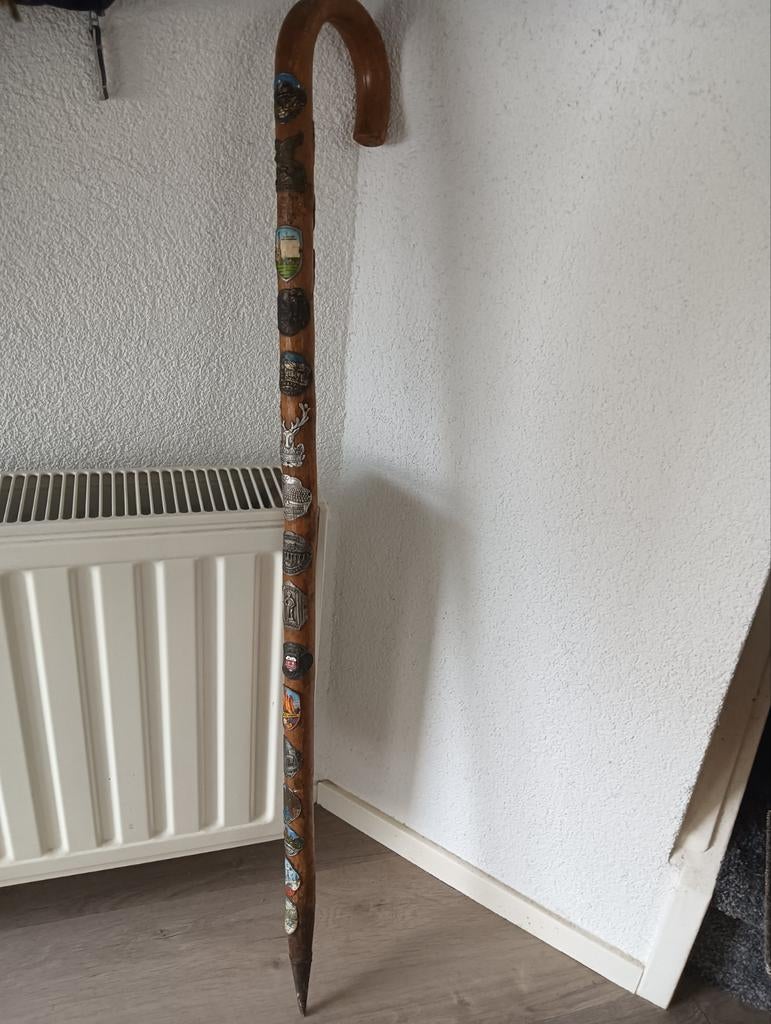 Unieke vintage souvenir wandelstok – met reisplaatjes, Ophalen