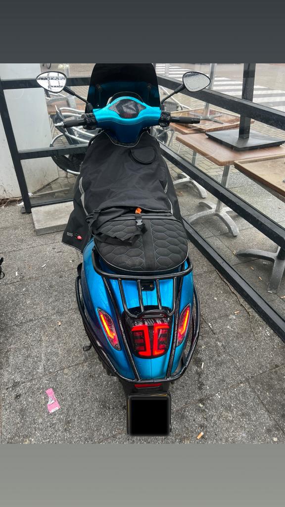 Vespa sprint 2020 80cc full option, Fietsen en Brommers, Overige modellen, Maximaal 45 km/u, Ophalen of Verzenden, Zo goed als nieuw