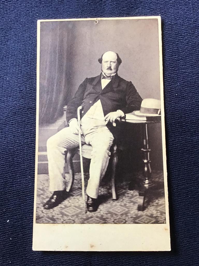CDV, Man met stok, zeer oud, dun karton, Carte de Visite, Ophalen of Verzenden, Voor 1940, Gebruikt, Foto