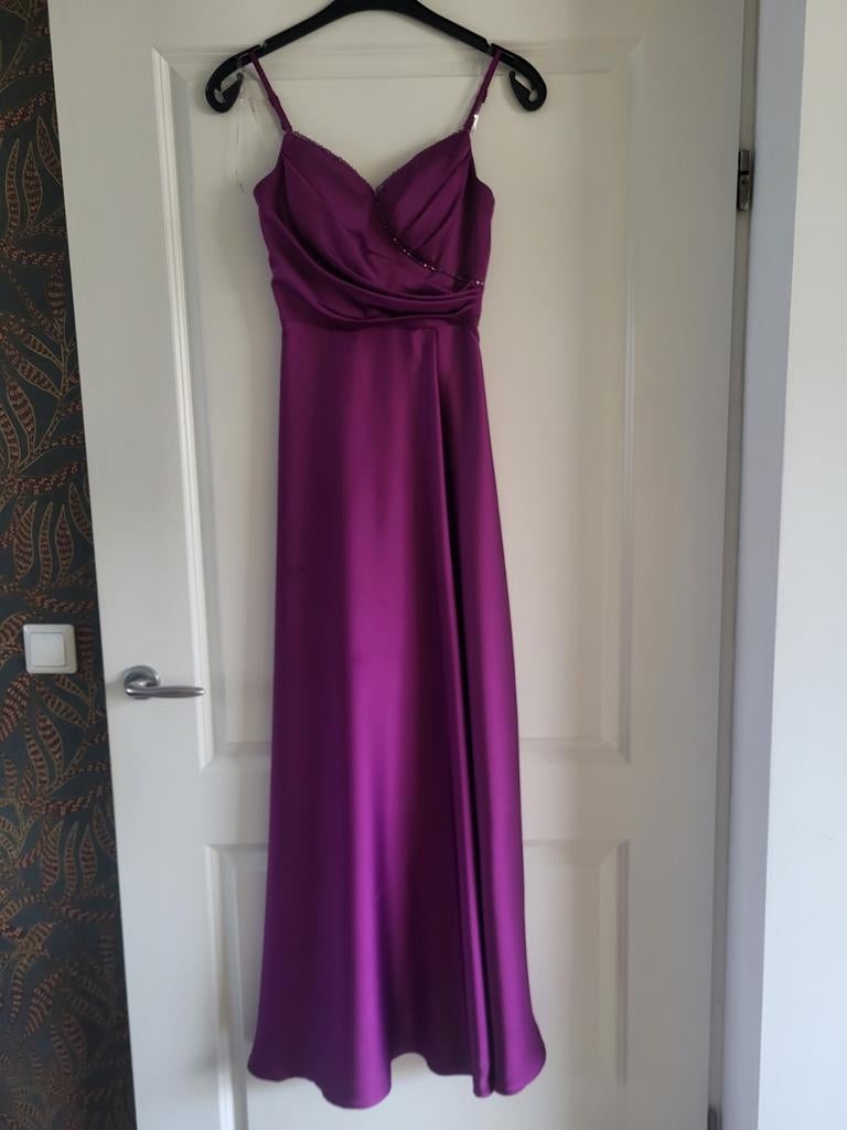Prachtige paarse galajurk maat S - De Galazaak Eindhoven, Galajurk, Paars, Ophalen of Verzenden, Zo goed als nieuw