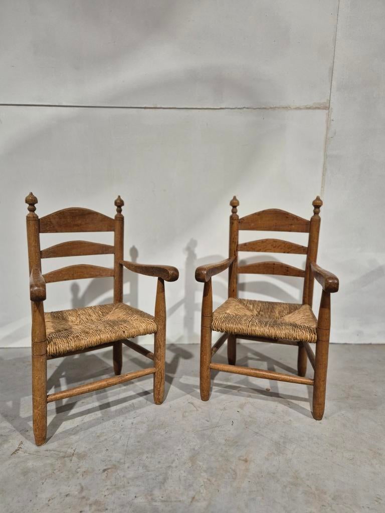 Een paar antieke eiken kinderstoelen met biezen zitting., Ophalen of Verzenden