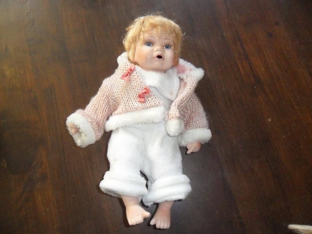 Pop porselein Leonarde collection, Verzamelen, Poppen, Ophalen of Verzenden, Zo goed als nieuw, Pop, Levensecht of Reborn