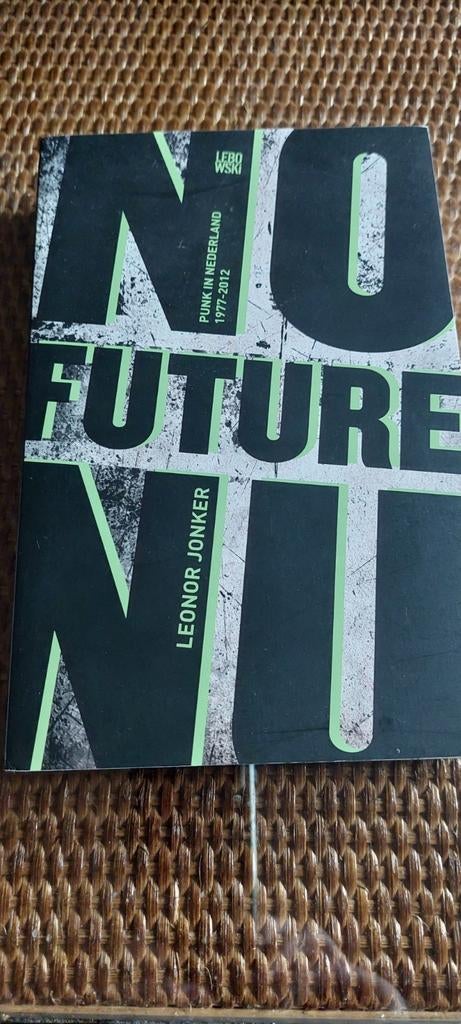No Future Nu. Punk in Nederland 1977-2012, Ophalen of Verzenden, Zo goed als nieuw, Genre of Stijl