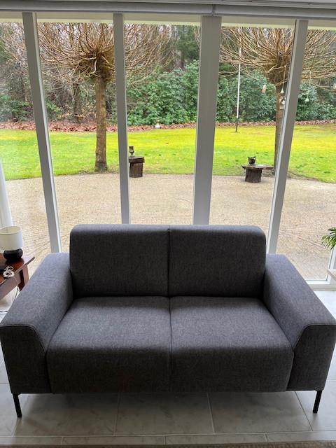 bankje   ruime 2 sits grijs stof zie foto nieuw, Ophalen, 150 tot 200 cm, 75 tot 100 cm, Rechte bank