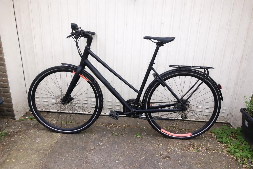 Specialized Sirrus EQ Step-Through L – Zeer nette staat, 28 inch, 56 cm of meer, Zo goed als nieuw, Meer dan 20 versnellingen