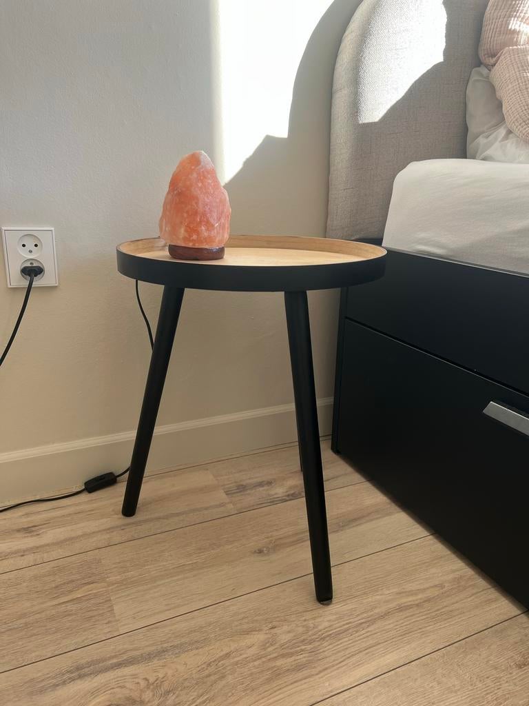 Kwantum bijzettafel/nachtkastje rond zwart/licht hout, 45 tot 60 cm, Minder dan 55 cm, Rond, Ophalen of Verzenden