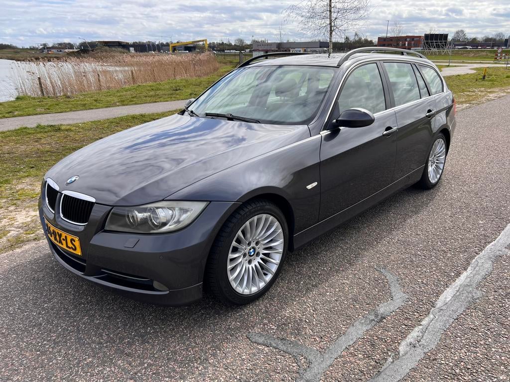 BMW 3-Serie 3.0 I 330 Touring AUT 2005 Grijs, Auto's, BMW, Particulier, 3-Serie, ABS, Adaptieve lichten, Airbags, Airconditioning