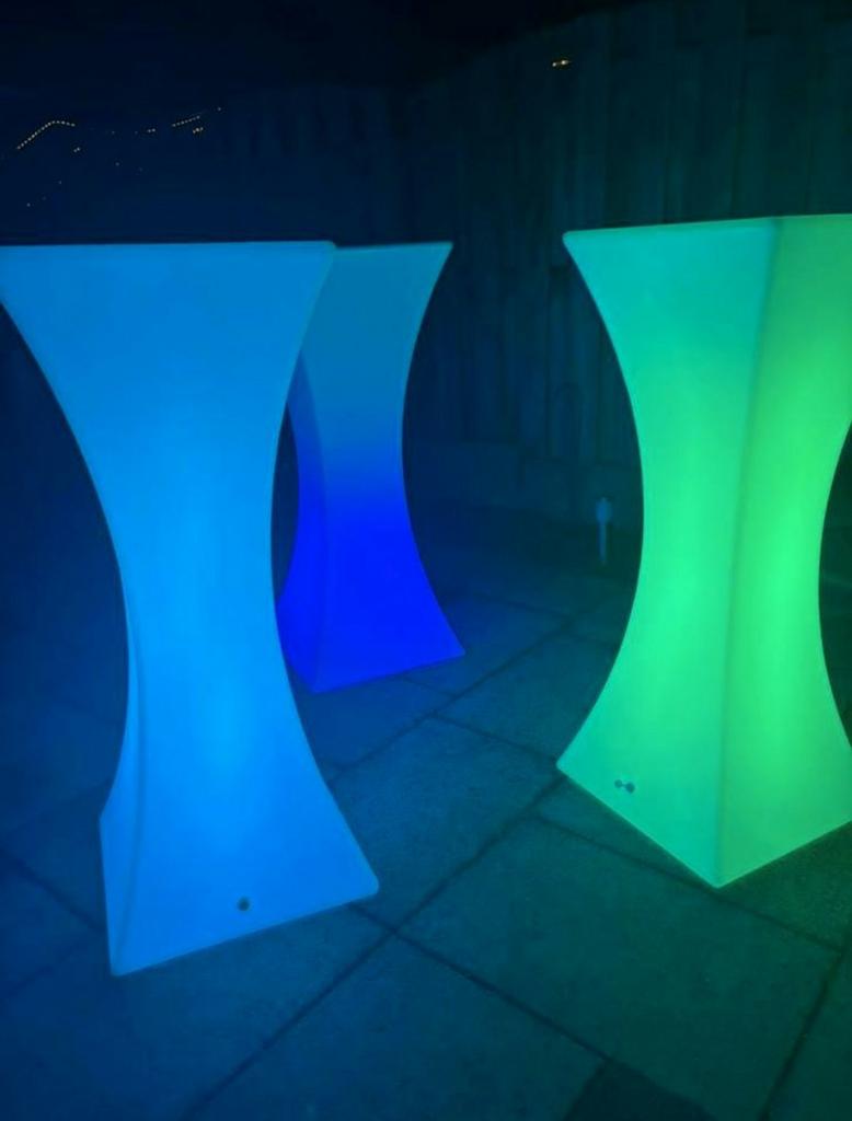 Set van 3 statafels met ingebouwde LED verlichting en a.b., Ophalen