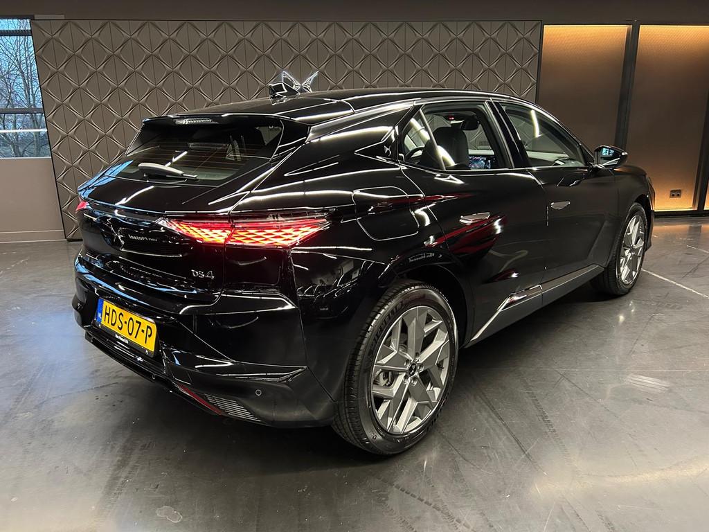 DS 4 1.2 Hybrid 136 Pallas CARPLAY - ANDROID AUTO | CAM | CR, Auto's, DS, Stof, Euro 6, 1199 cc, Zwart