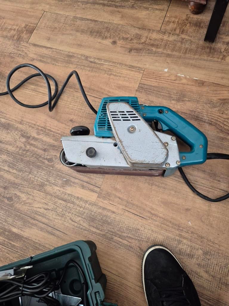 Makita Bandschuurmachine 9401 - 940W, Ophalen, Gebruikt, 600 tot 1200 watt, Bandschuurmachine