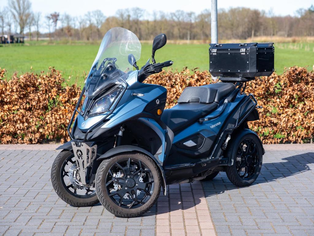 Quadro Qooder QV4 | Hoog windscherm | Topkoffer | Valbeugels, Motoren, Scooter, Jules Verneweg 7
5015 BD  Tilburg, NL, Bedrijf