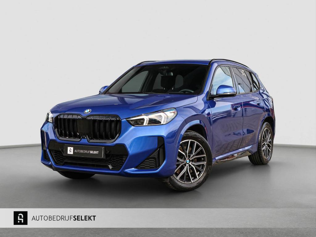 BMW X1 SDrive20i M-Sport | 360 | Head Up | Sfeer | Carplay |, 1525 kg, 156 pk, Met garantie (alle), Blauw