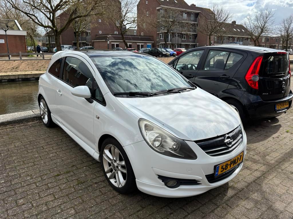 Opel Corsa 1.4 16V 3D 2011 Wit, Auto's, Voorwielaandrijving, 40 €/maand, 1398 cc, 4 cilinders