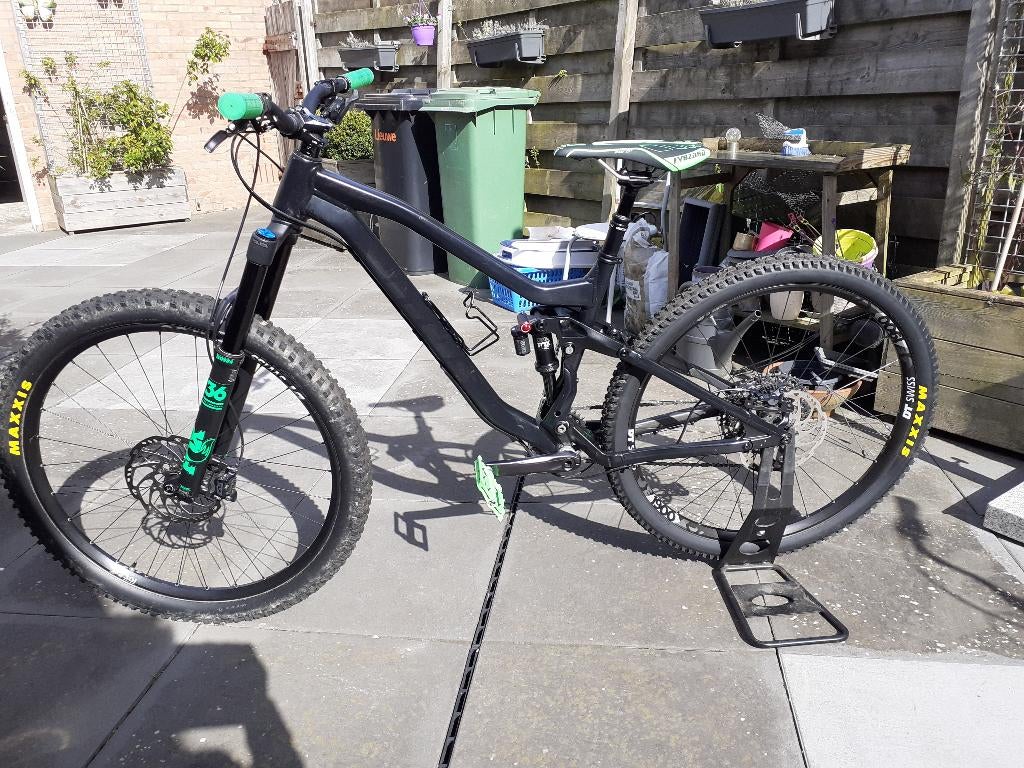 Vitus Sommet 29 full suspension  Downhill bike, Fietsen en Brommers, Fietsen | Mountainbikes en ATB, 57 cm of meer, Zo goed als nieuw