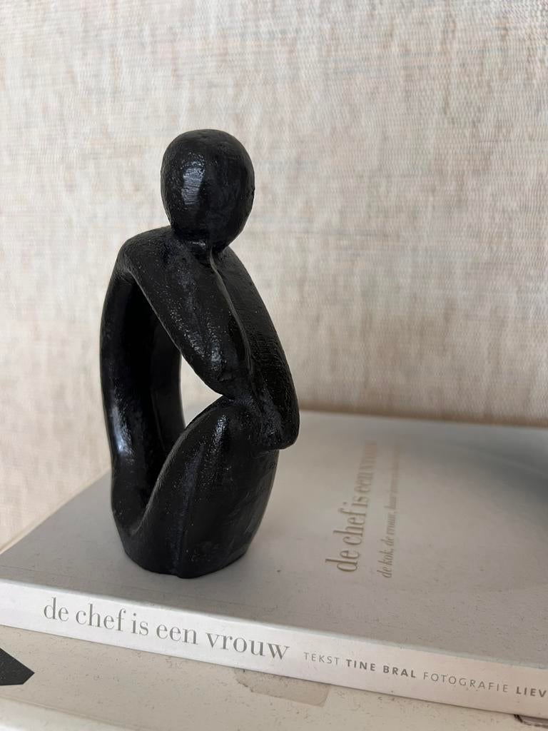 Decoratief stenen beeldje zwart vrouw man zittend, Ophalen of Verzenden, Steen of Keramiek, Beeld, Vrouw