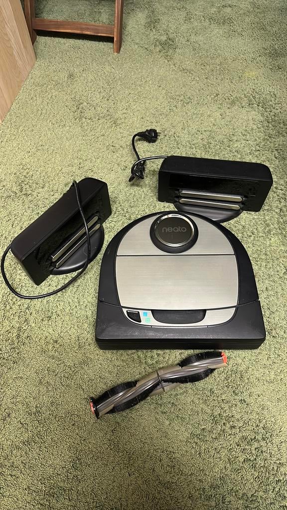 Neato D7 robot stofzuiger met 2 laadstations en nieuwe accu, Ophalen of Verzenden, Gebruikt, Reservoir, Robotstofzuiger
