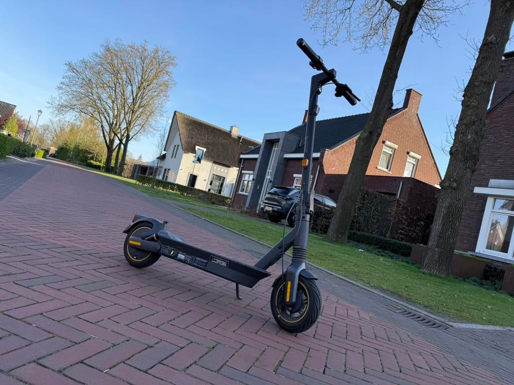 Ninebot max g2 Z.G.A.N., Fietsen en Brommers, Steps, Zo goed als nieuw, Elektrische step (E-scooter), Ophalen