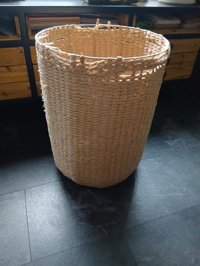 GRATIS 'rieten' mand / of bijzettafel met metalen frame, Ophalen, Gebruikt, Mand, Rond