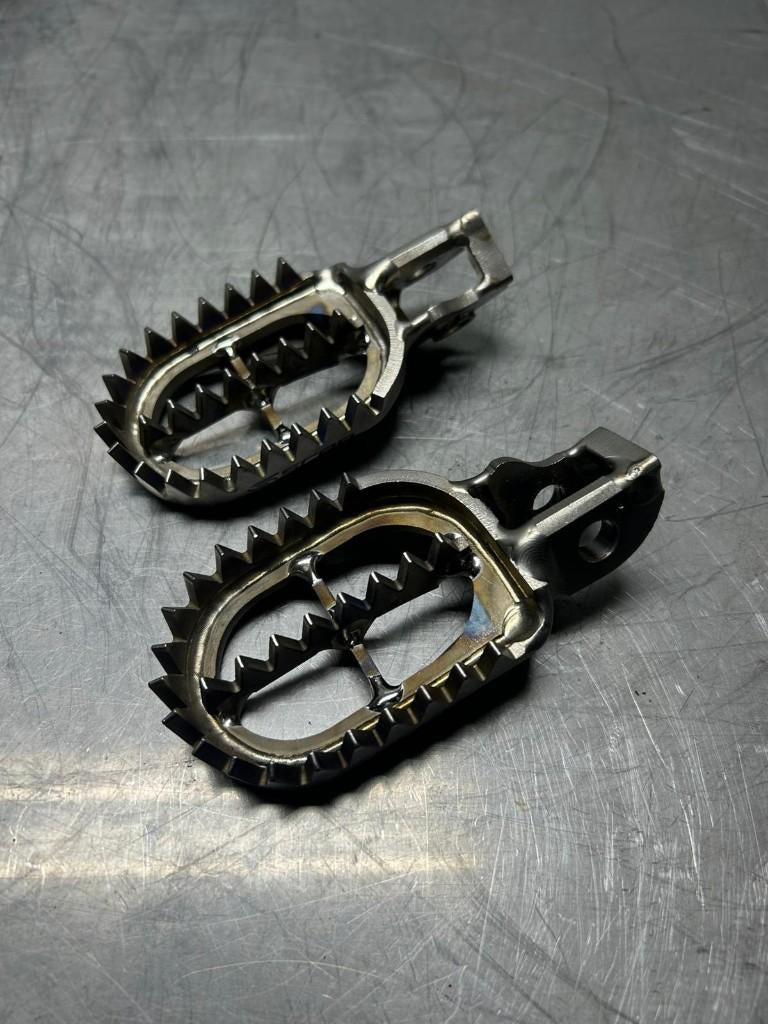 Scar titanium voetsteunen KTM / Husqvarna / Gas Gas, Titanium, Gebruikt, Info@scar.com, Scar