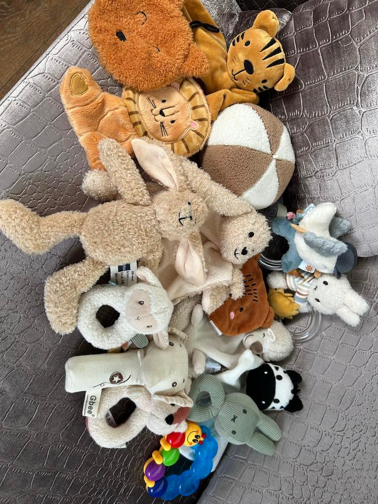 Diverse baby knuffels, bijtringen, rammelaars en tutdoekjes, Ophalen of Verzenden, Zo goed als nieuw, Overige typen, Met geluid