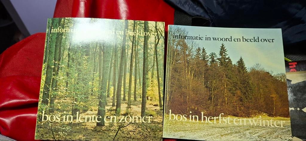 Bos in Lente, Zomer, Herfst en Winter (2 boeken), Ophalen of Verzenden, Gelezen, Natuur algemeen, Sjoerd Dokuijzen