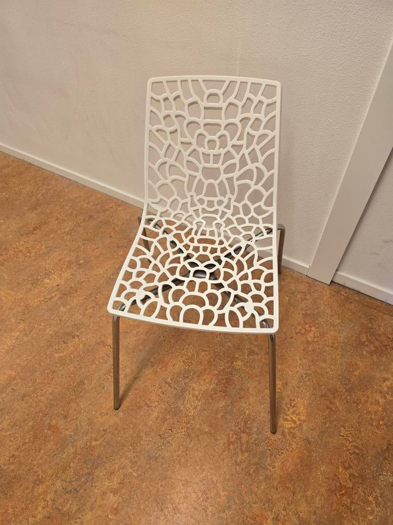 Witte designstoel met uniek patroon, Huis en Inrichting, Stoelen, Zo goed als nieuw, Kunststof, Wit, Ophalen of Verzenden