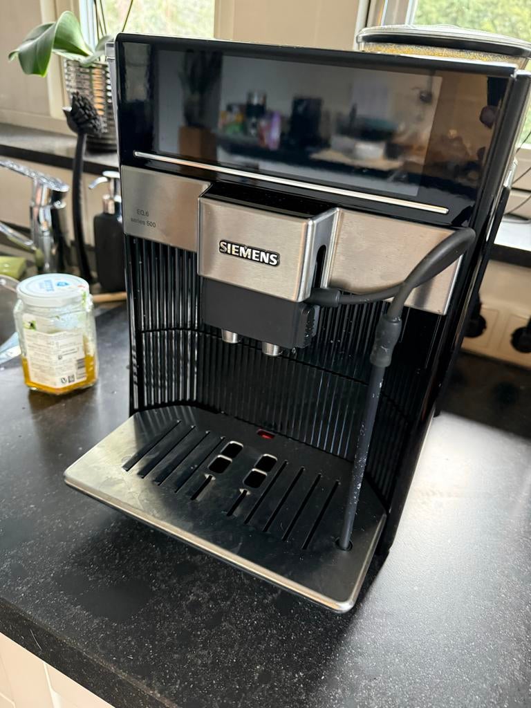 Siemens EQ.6 series 500 koffiemachine (gedeeltelijk defect), Witgoed en Apparatuur, Koffiezetapparaten, Ophalen, Afneembaar waterreservoir