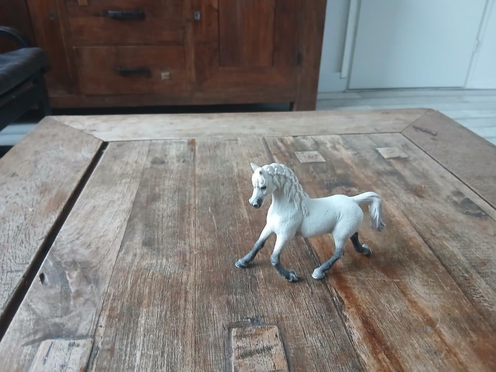 Schleich wit paard met grijszwarte onderbenen, Ophalen of Verzenden, Jongen of Meisje