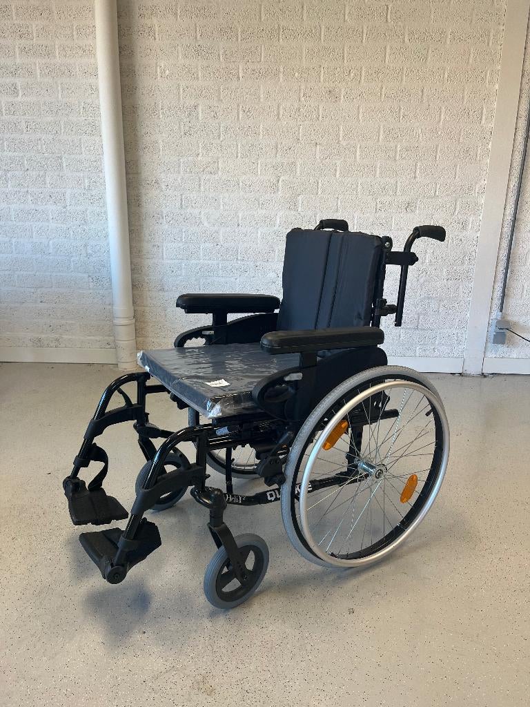 Inklapbare Quickie Helix² rolstoel, Diversen, Rolstoelen, Zo goed als nieuw, Duwrolstoel, Ophalen of Verzenden
