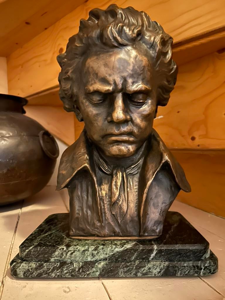 Prachtig bronzen beeld van Beethoven op marmeren voetstuk, Antiek en Kunst, Antiek | Koper en Brons, Ophalen
