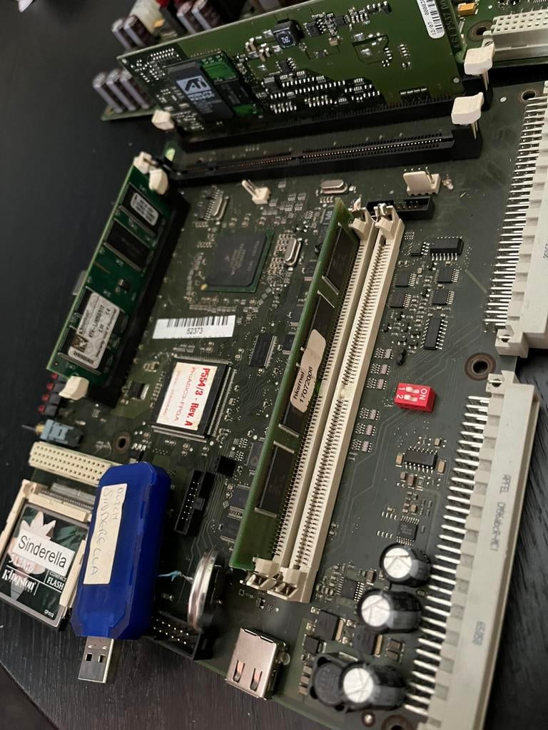 Astra Mpu met IO board compleet met sinderella spel paket, Verzamelen, Euro, Ophalen of Verzenden, Zo goed als nieuw