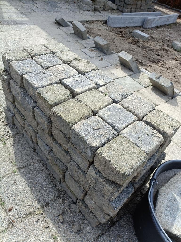 Gratis, 450 gebruikte koppelstones 10x10x7cm, Tuin en Terras, Ophalen, Gebruikt, Beton, Klinkers