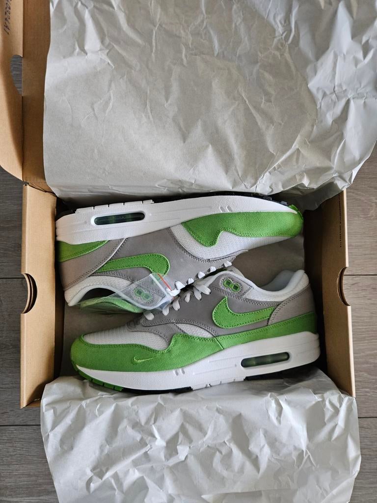 Nike Air Max 1 Chlorophyll - Maat 44,5 - Nieuw, Kleding | Heren, Schoenen, Overige kleuren, Nike, Nieuw, Ophalen of Verzenden