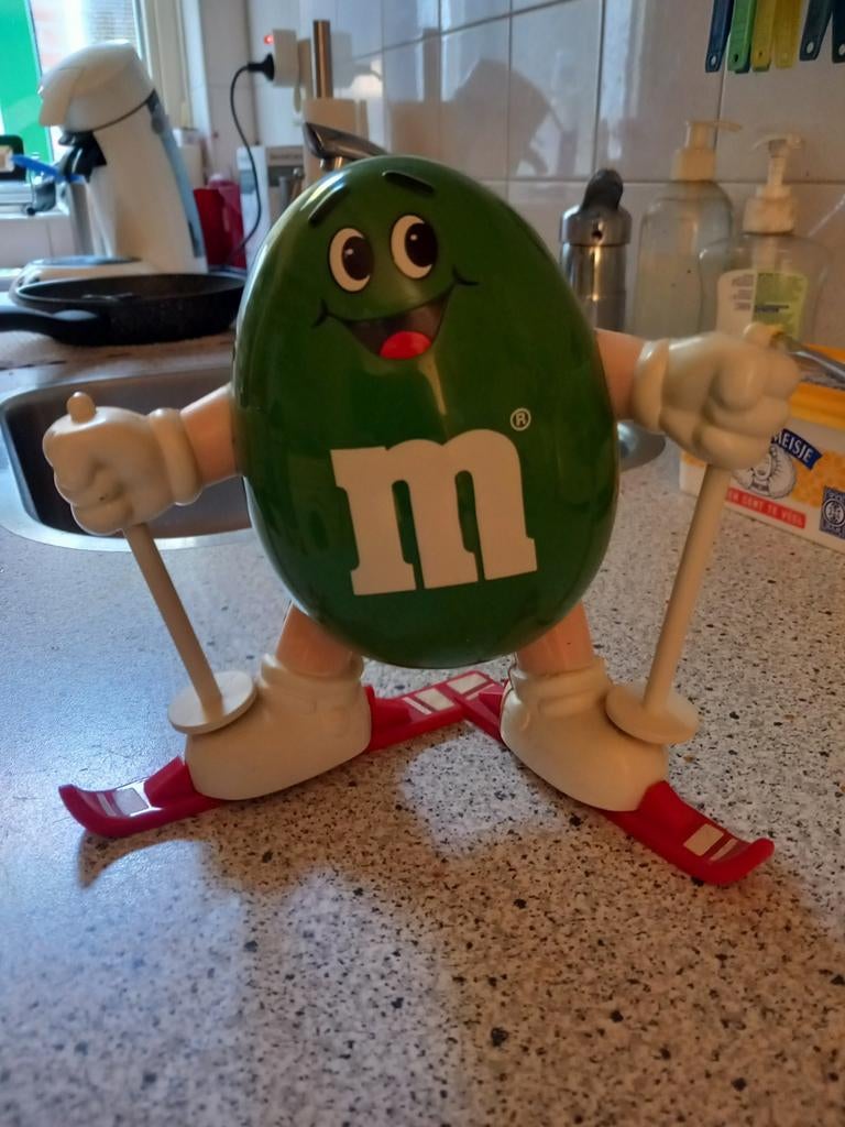 M&M skifiguur 17cm hoog, Ophalen