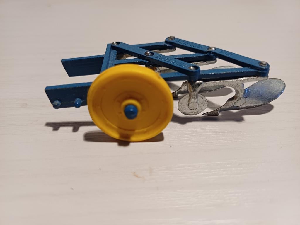 Britains ploeg met opening tussen schaar en schijf, Ophalen of Verzenden, Zo goed als nieuw, Tractor of Landbouw, Britains