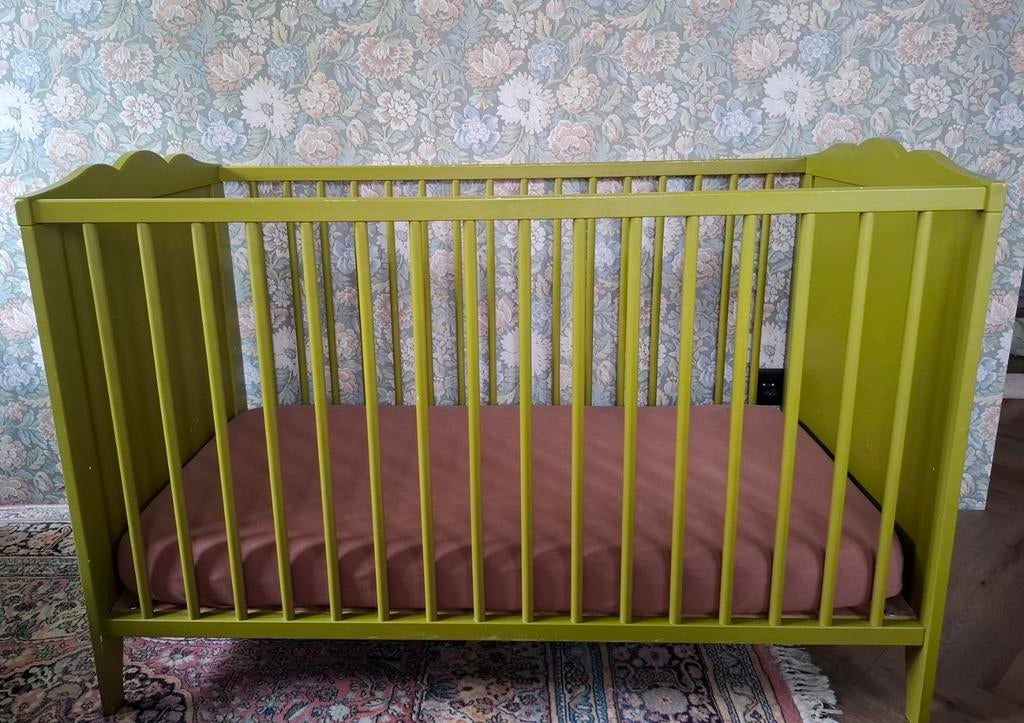 Olijfgroen ledikant. Evt. met matras en hoeslakens, Gebruikt, 70 tot 85 cm, Ophalen of Verzenden, Minder dan 140 cm