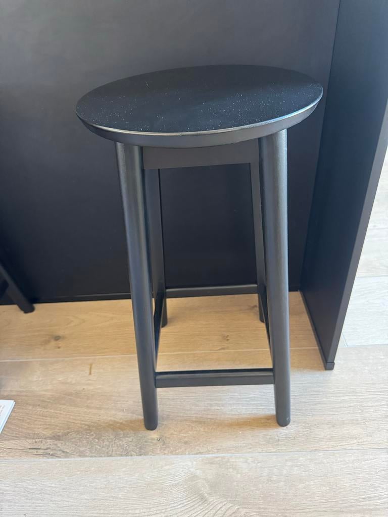 Zwarte barkruk Ikea, Gebruikt, Met voetsteun, 60 tot 90 cm, Ophalen of Verzenden