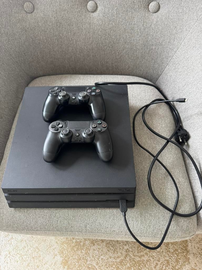 Playstation 4 pro met 2 dualshock controllers, Spelcomputers en Games, Ophalen of Verzenden, Gebruikt, Met 2 controllers, Pro
