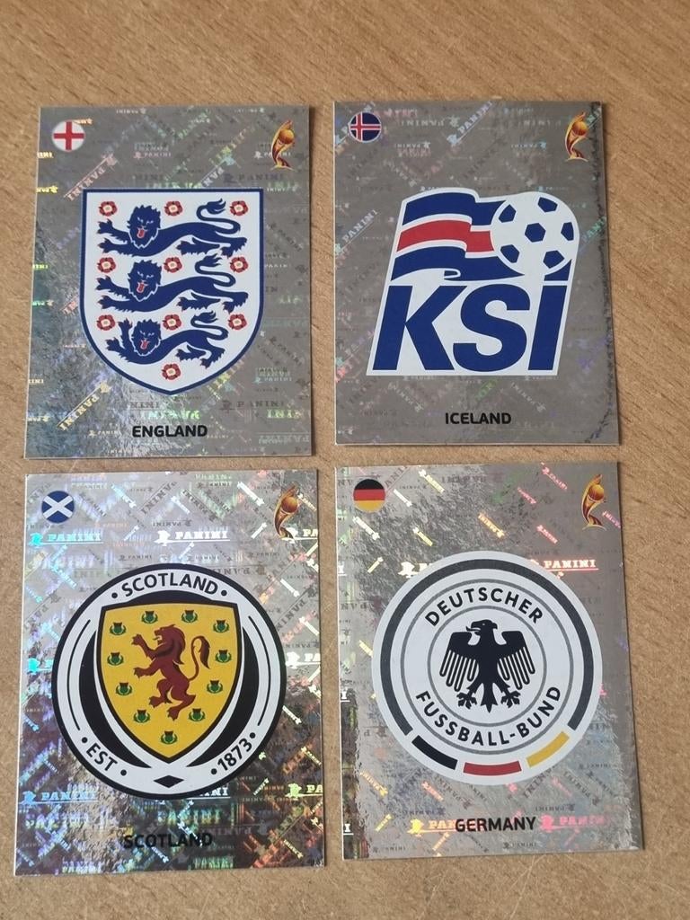 Panini EK Euro 2017 Emblemen Voetbalplaatjes, Hobby en Vrije tijd, Stickers en Plaatjes, Ophalen of Verzenden, Zo goed als nieuw