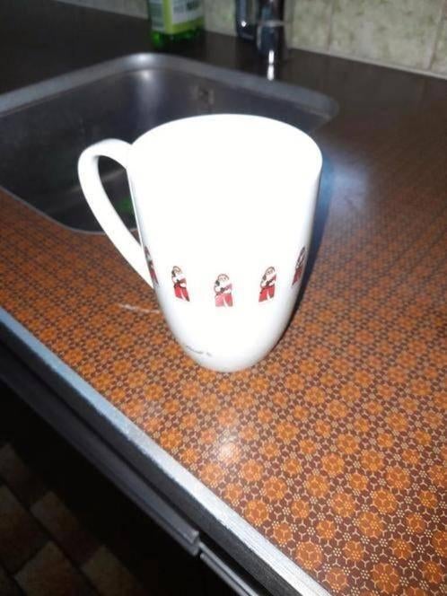 Mok Lindt met kerstmannen erop, Ophalen of Verzenden